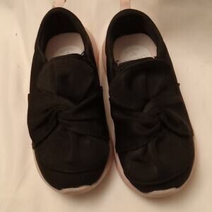 Carter's Girl's Size 10M Black Bow Slip-on. Cute,Comfortable.